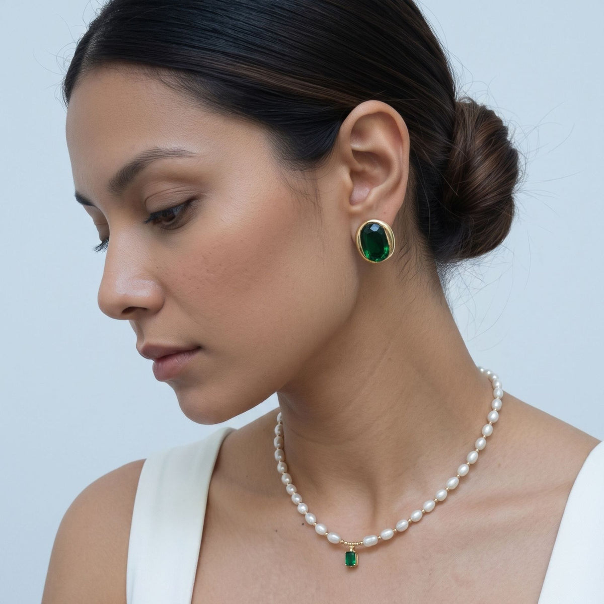 Shinju Pearl Necklace with Green Stone