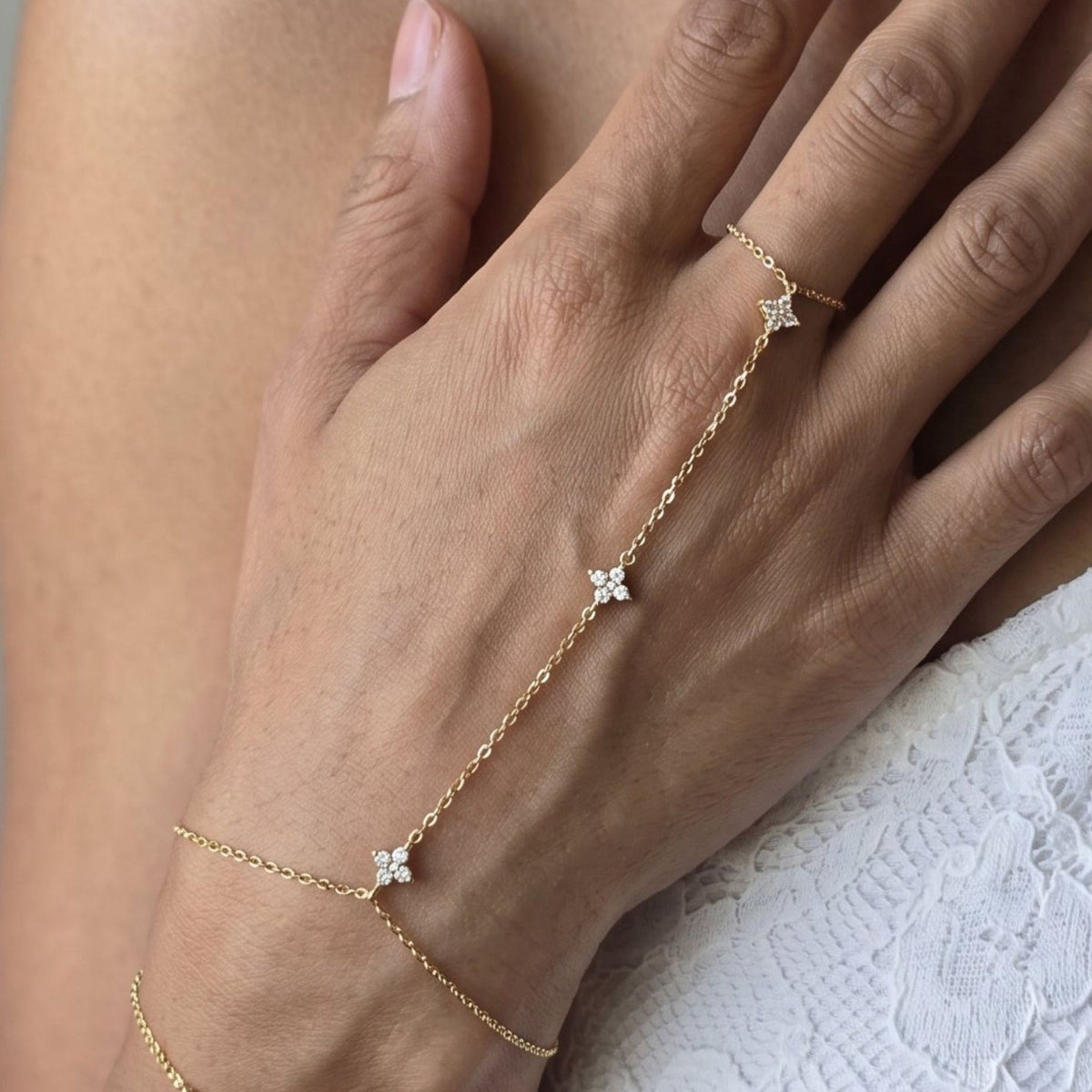 Kinmokusei Gold and Stone Hand Chain