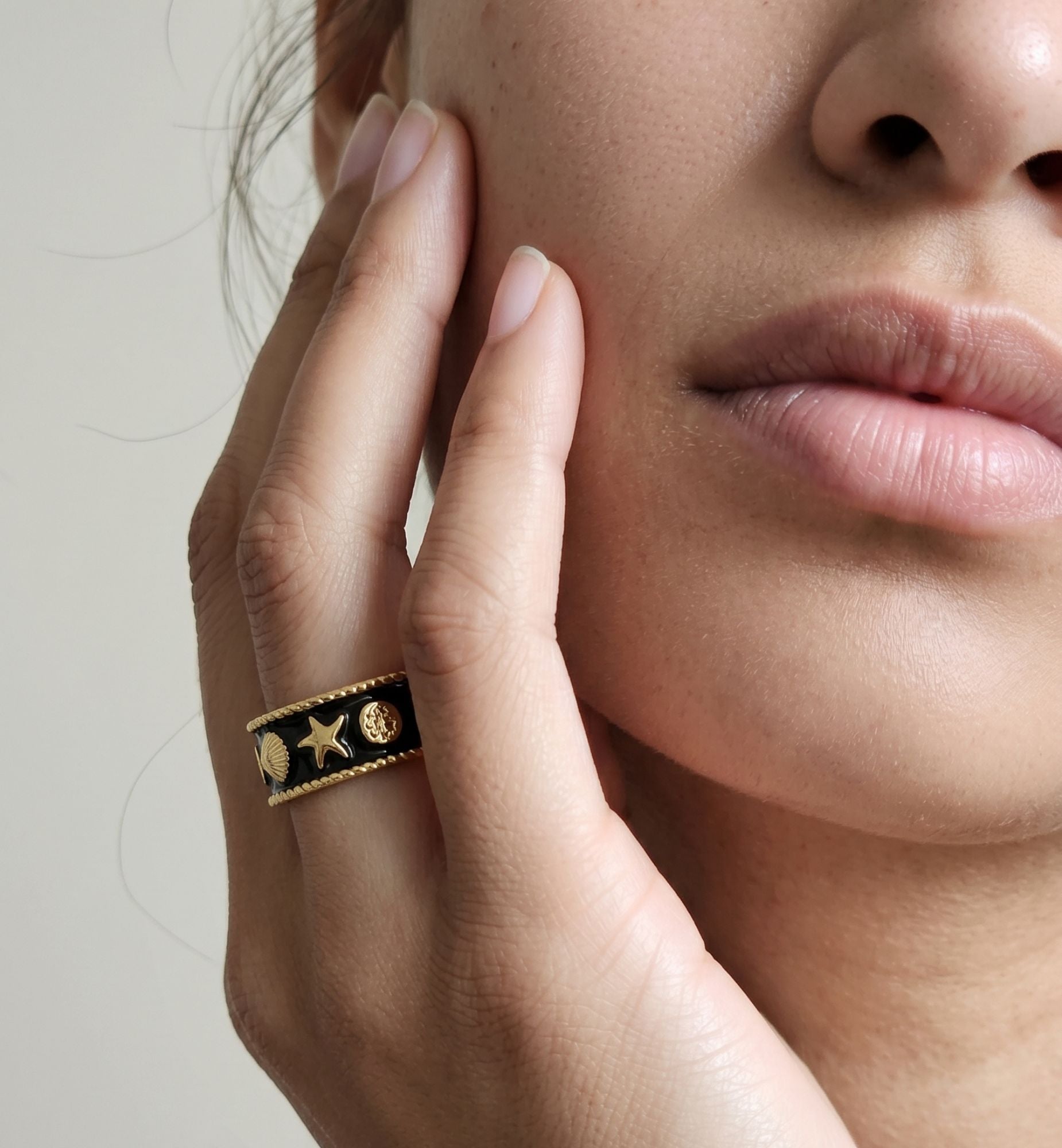 Kin Black and Gold Shell Ring