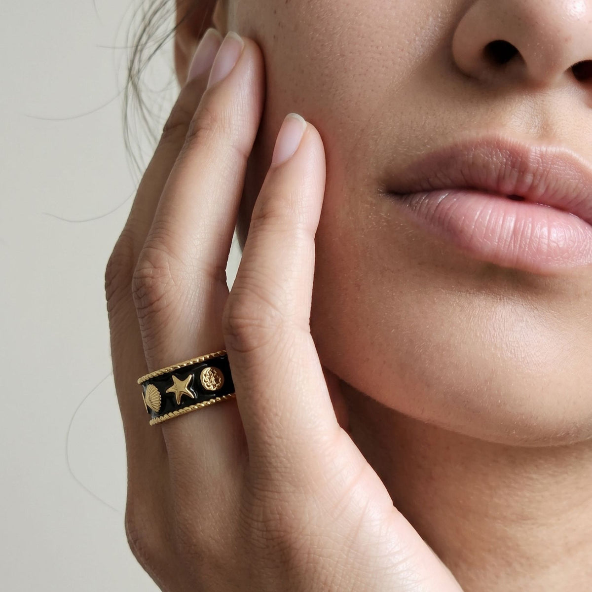 Kin Black and Gold Shell Ring