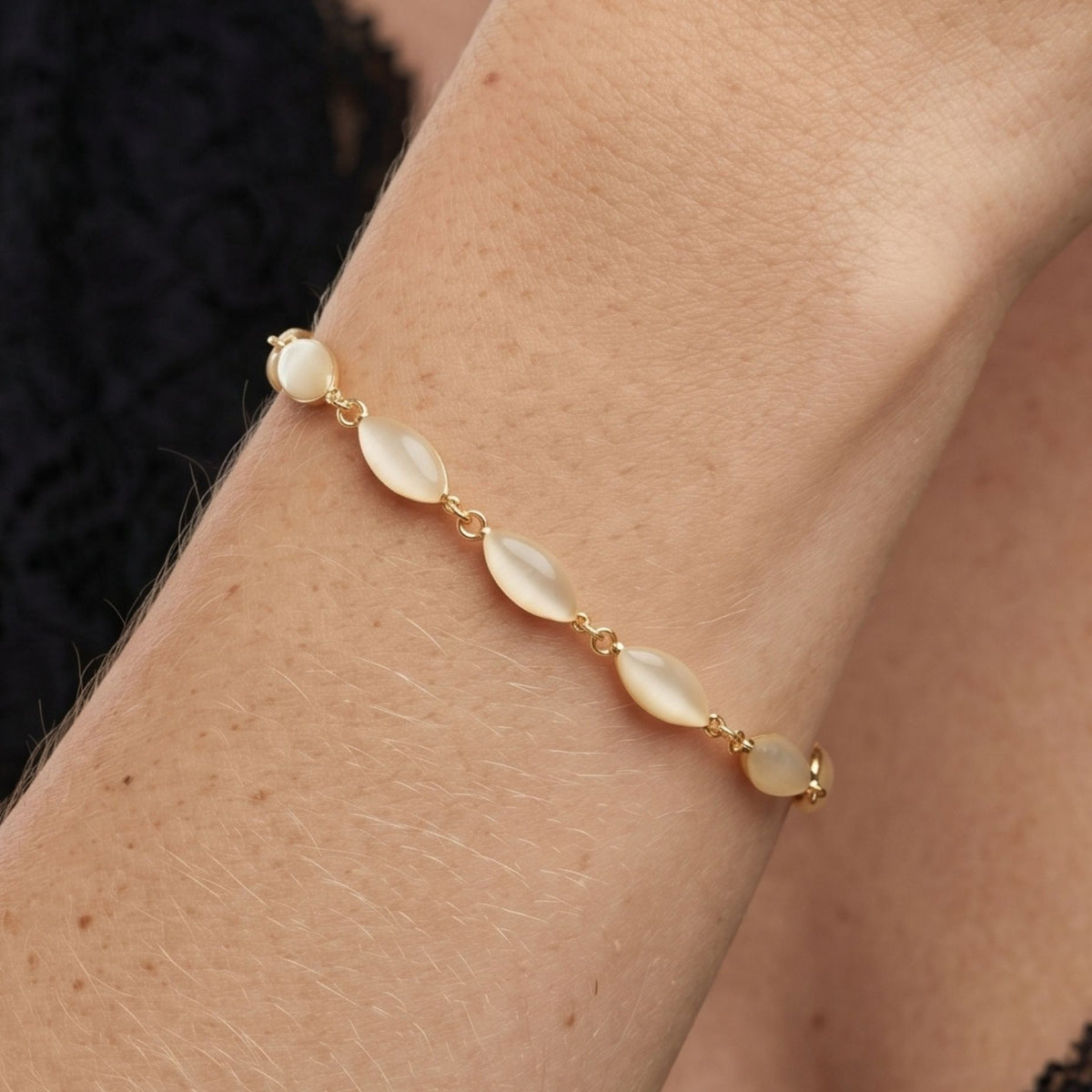 Nekomeishi Cream Cats Eye Bracelet