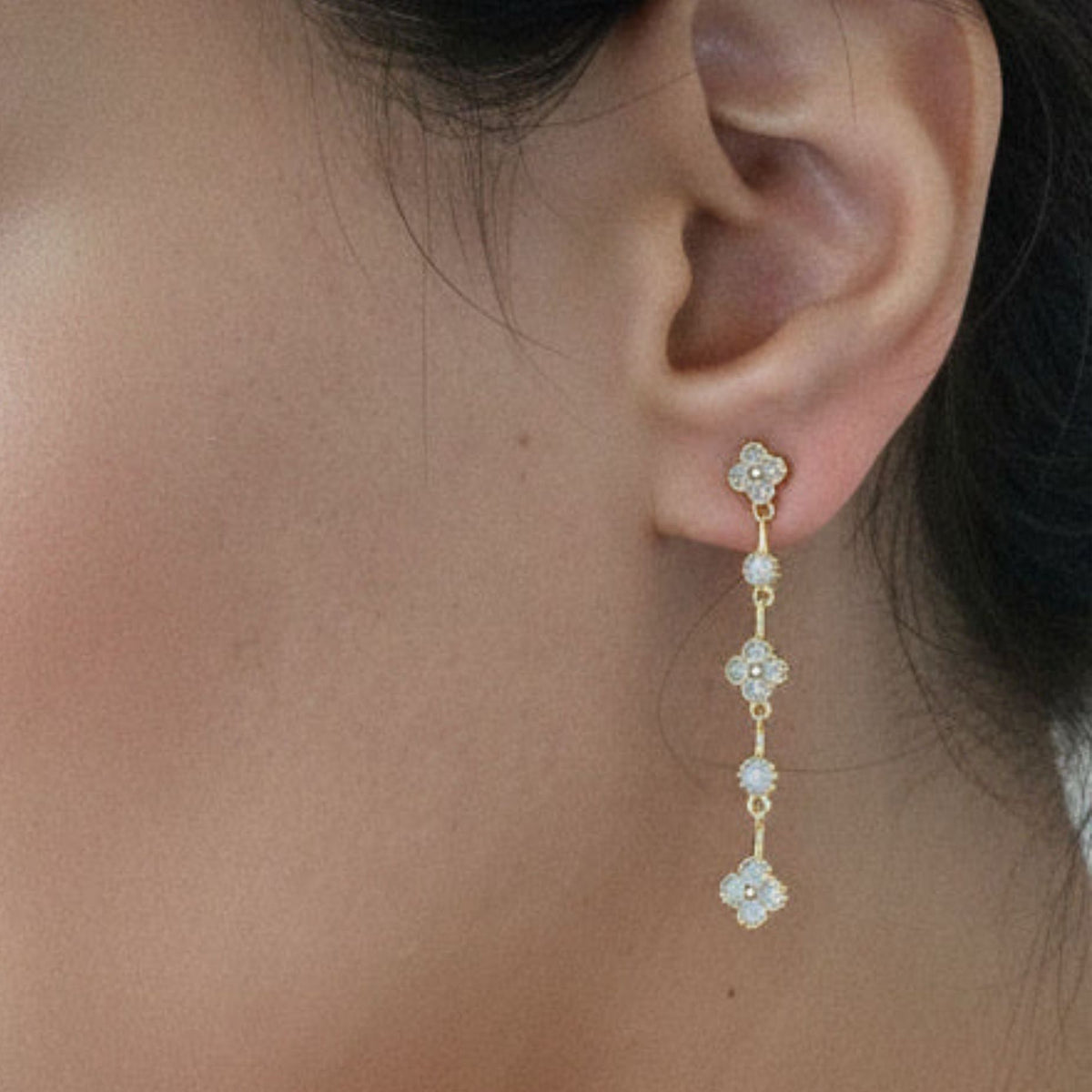 Kinmokusei Rose White Drop Earrings