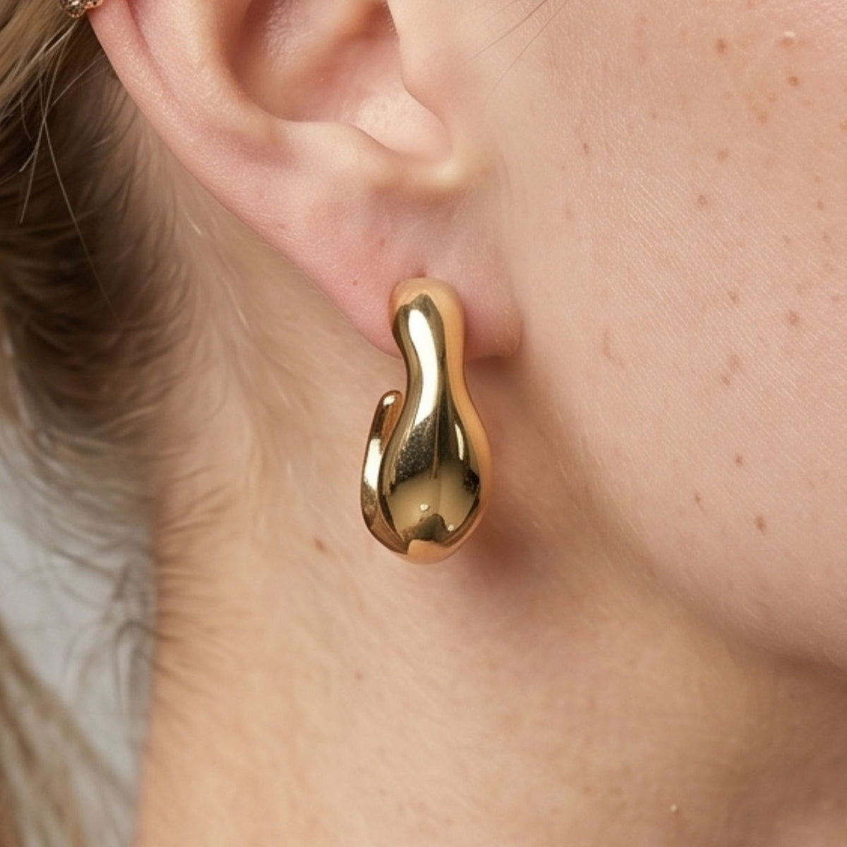 Nami Gold Wave Hoops