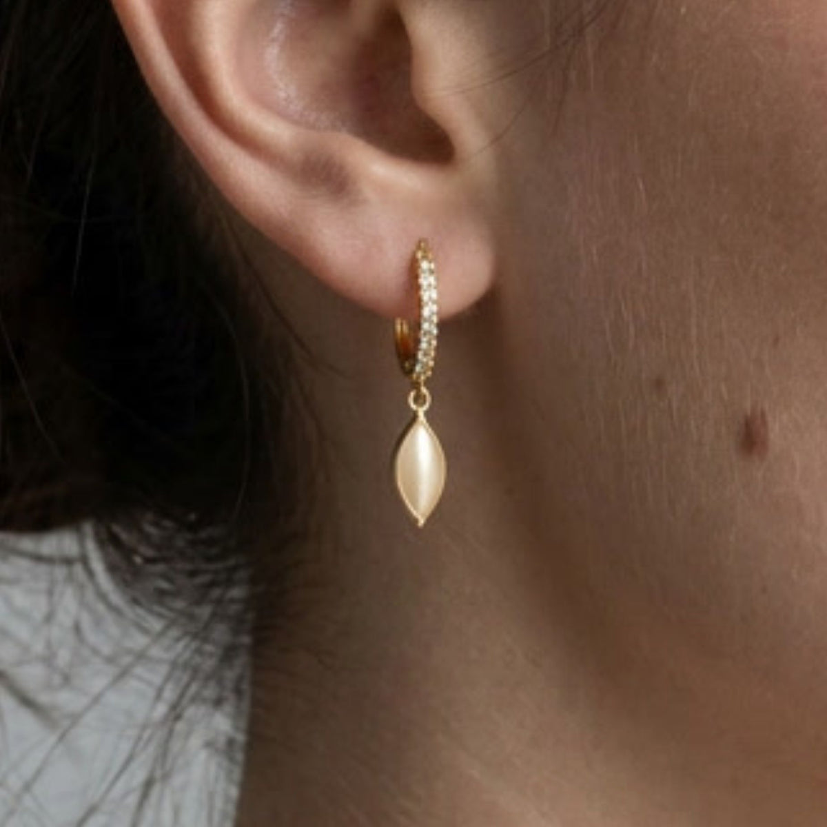 Nekomeishi Cream Cats Eye Earrings