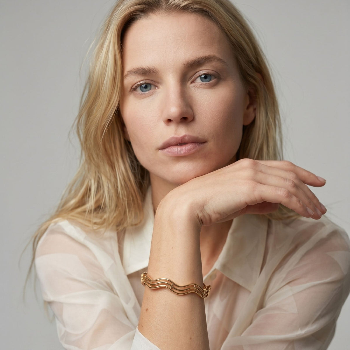 Nami Gold Wave Lines Bangle