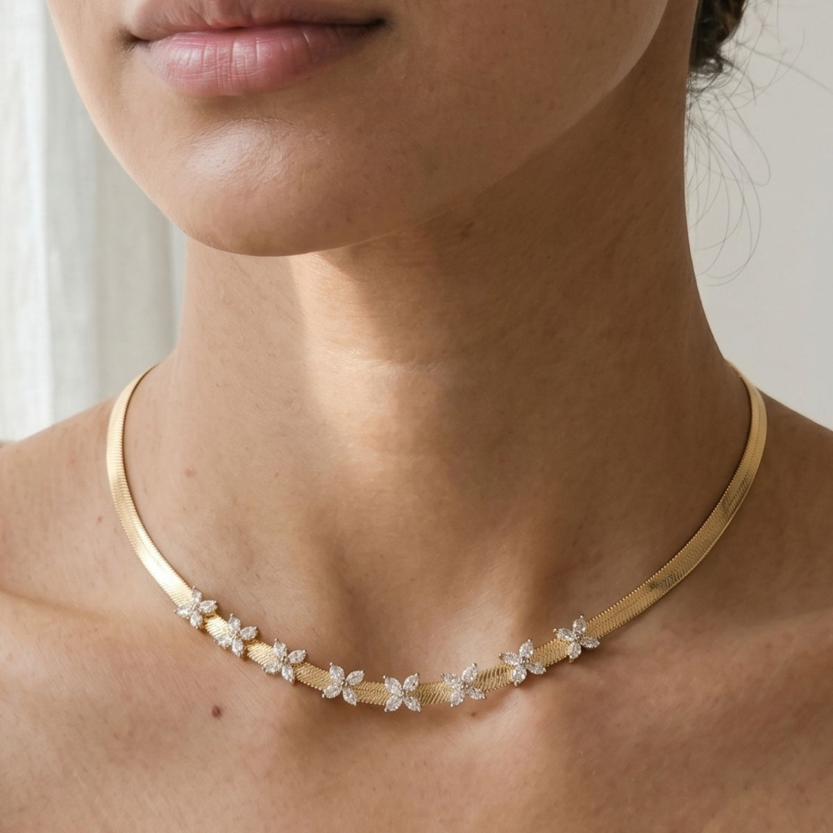 Kinmokusei Gold Chain Floral Necklace