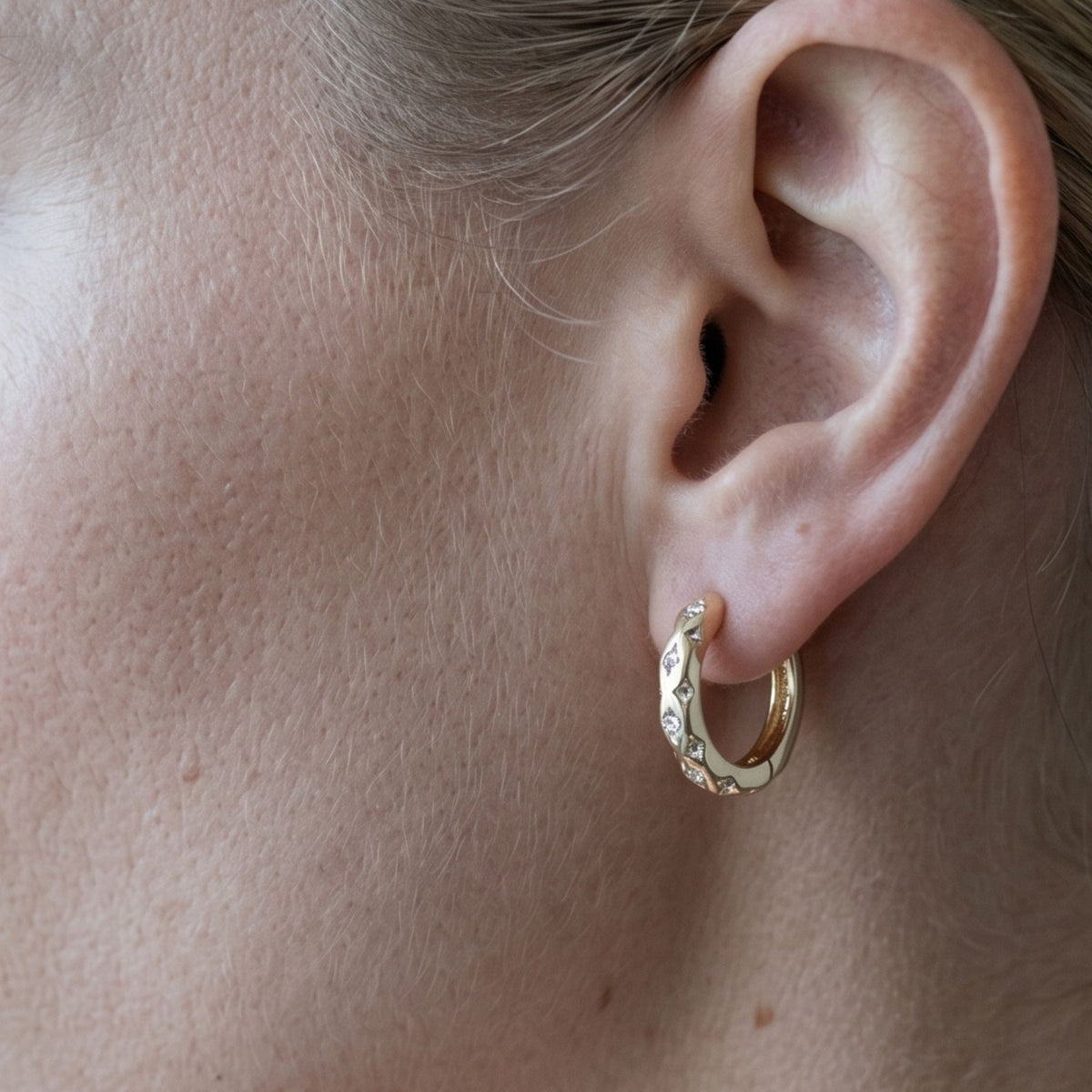 Kin Stone Huggie Hoop Earrings