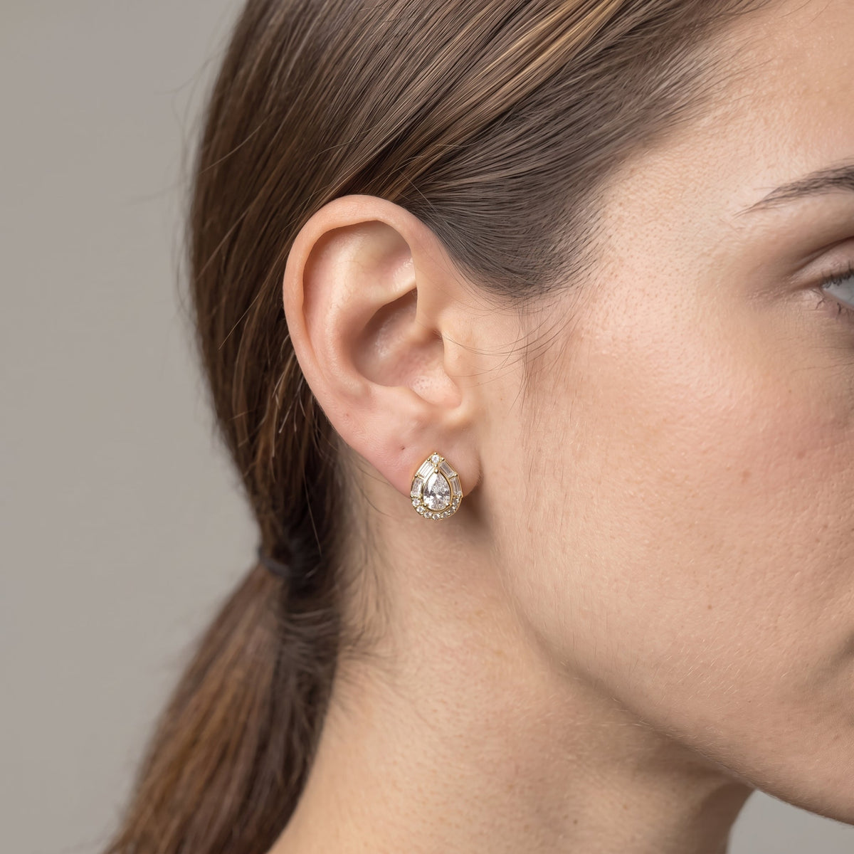 Kin Gold Teardrop Stone Earrings and Necklace Set