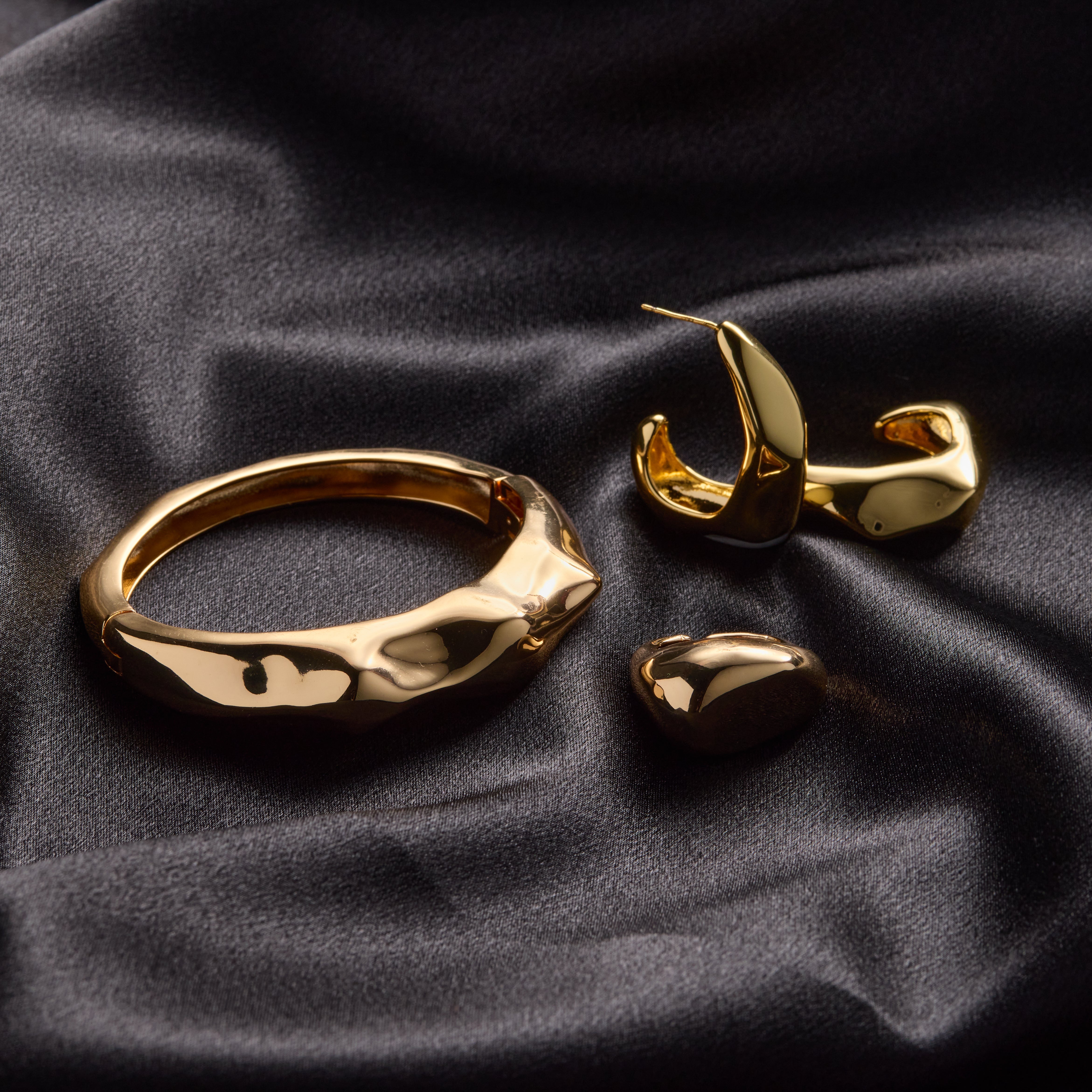 Should You Wear Gold or Silver? Here’s How to Tell Which Jewellery Suits You Best