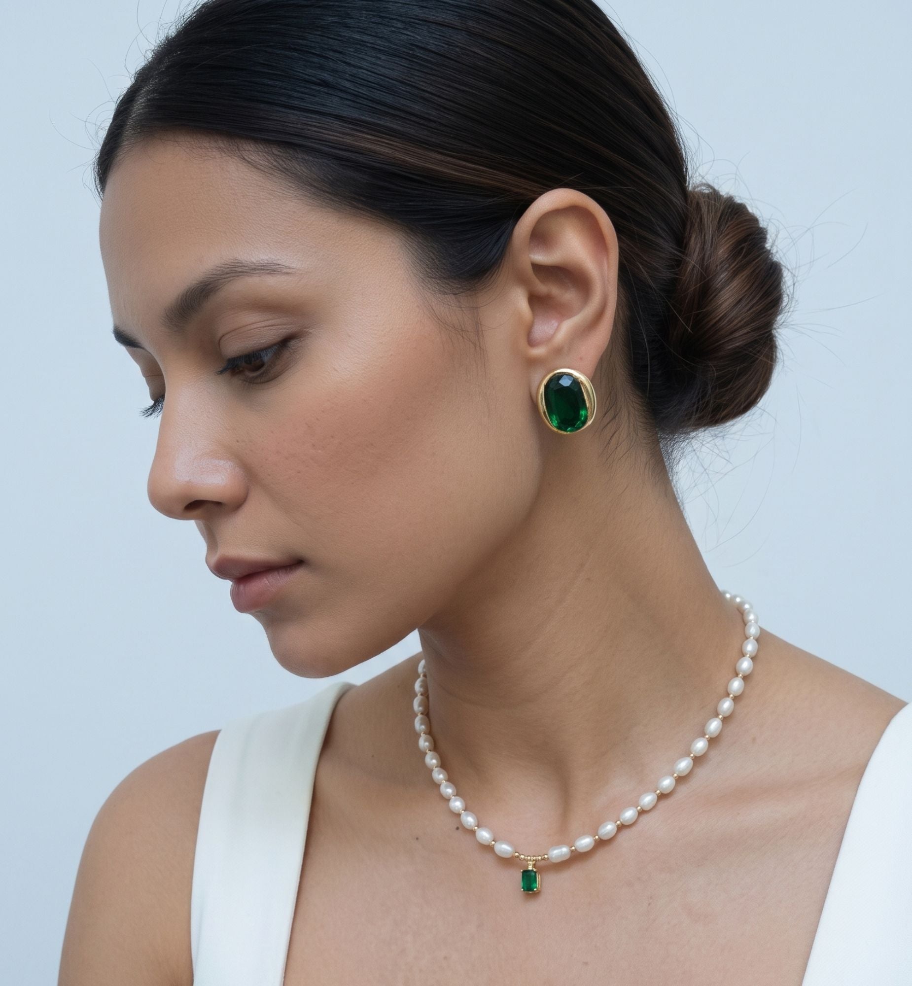 Shinju Pearl Necklace with Green Stone