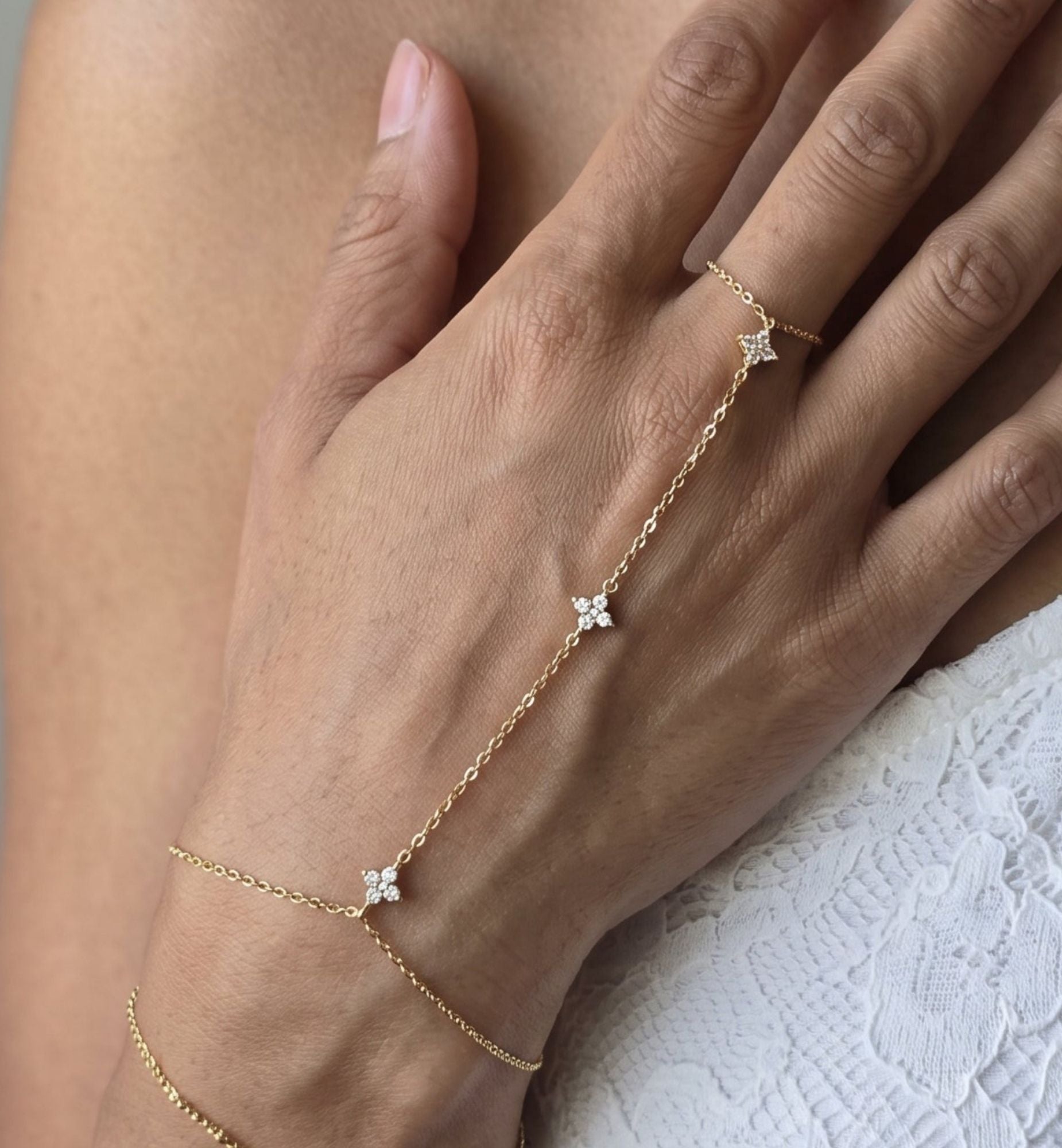 Kinmokusei Gold and Stone Hand Chain