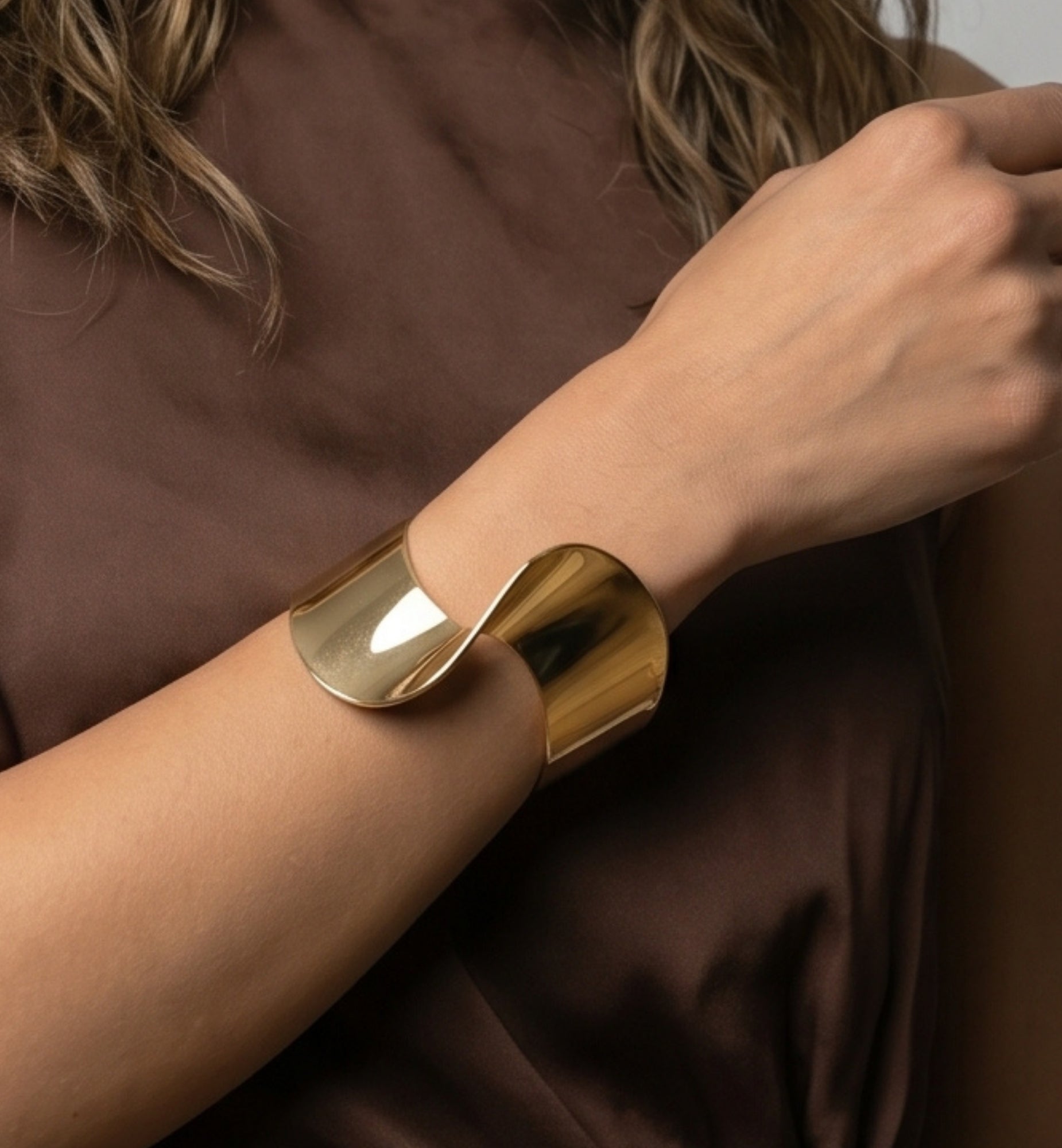 Nami Gold Wave Bangle | 18K Gold Plated | Uchi & Soto