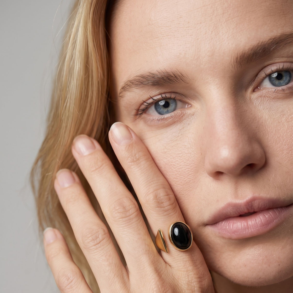 Enso Black Onyx Oval Open Front Ring