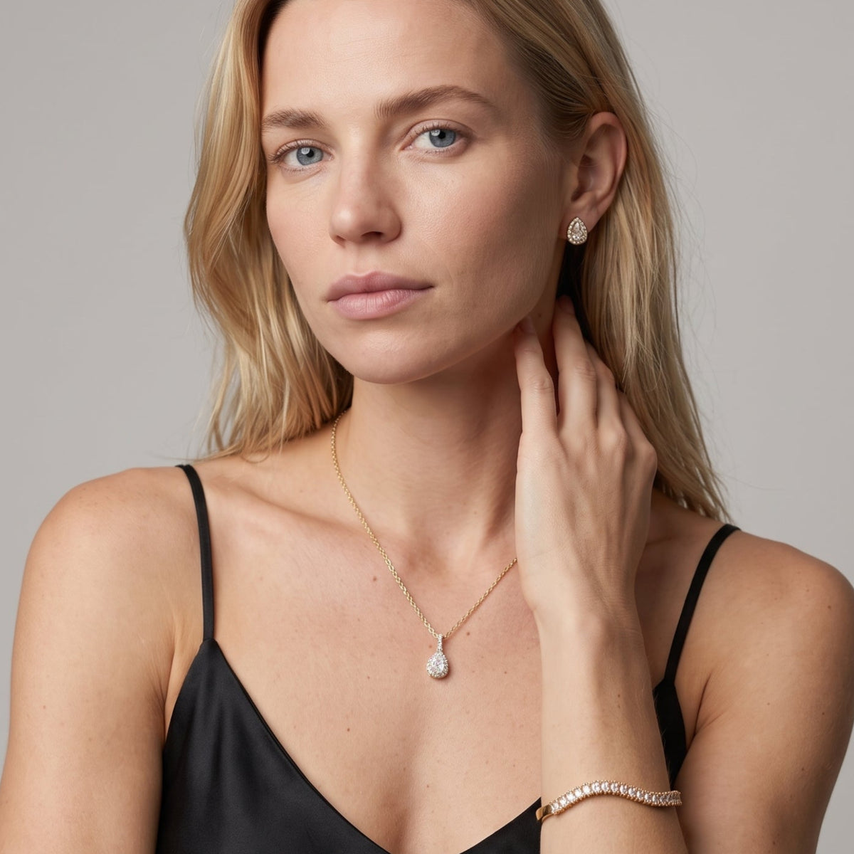 Kin Gold Teardrop Stone Earrings and Necklace Set