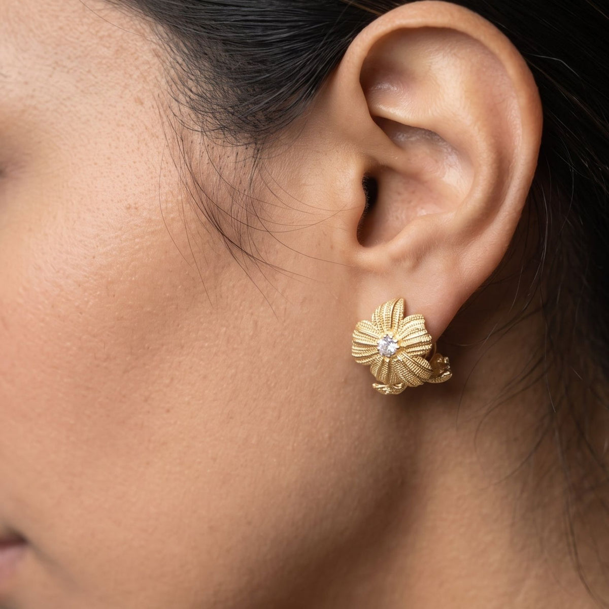 Kinmokusei Floral Stone Hoops